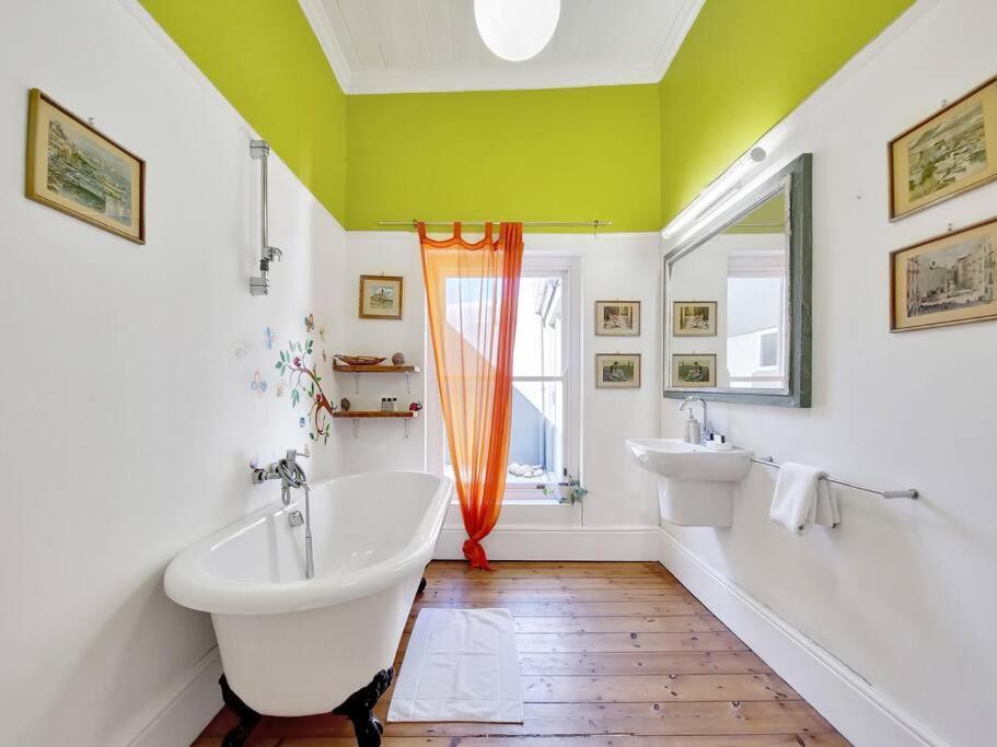 Holiday home Spacious Family In Woodstock! Cape Town