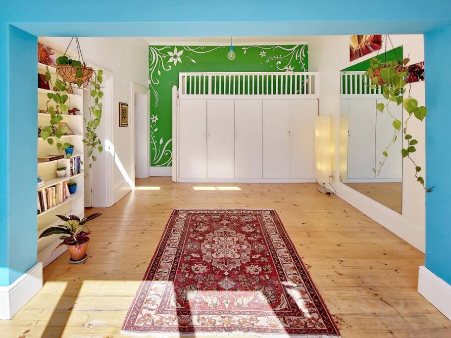 Spacious Family In Woodstock! Holiday home Cape Town
